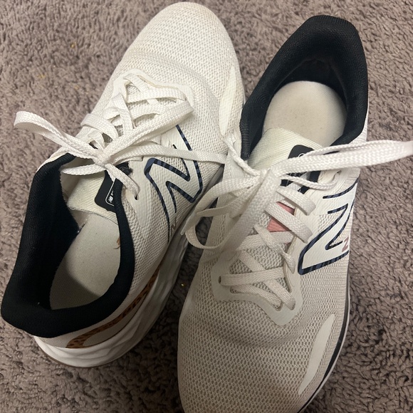 New Balance Size Women’s 8 - Picture 3 of 4